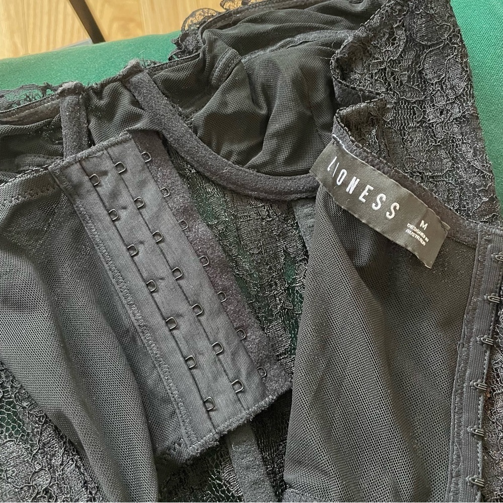 Urban Outfitters Lioness The Plaza Lace Bustier Black Corset Strapless Top EUC M - Picture 10 of 12
